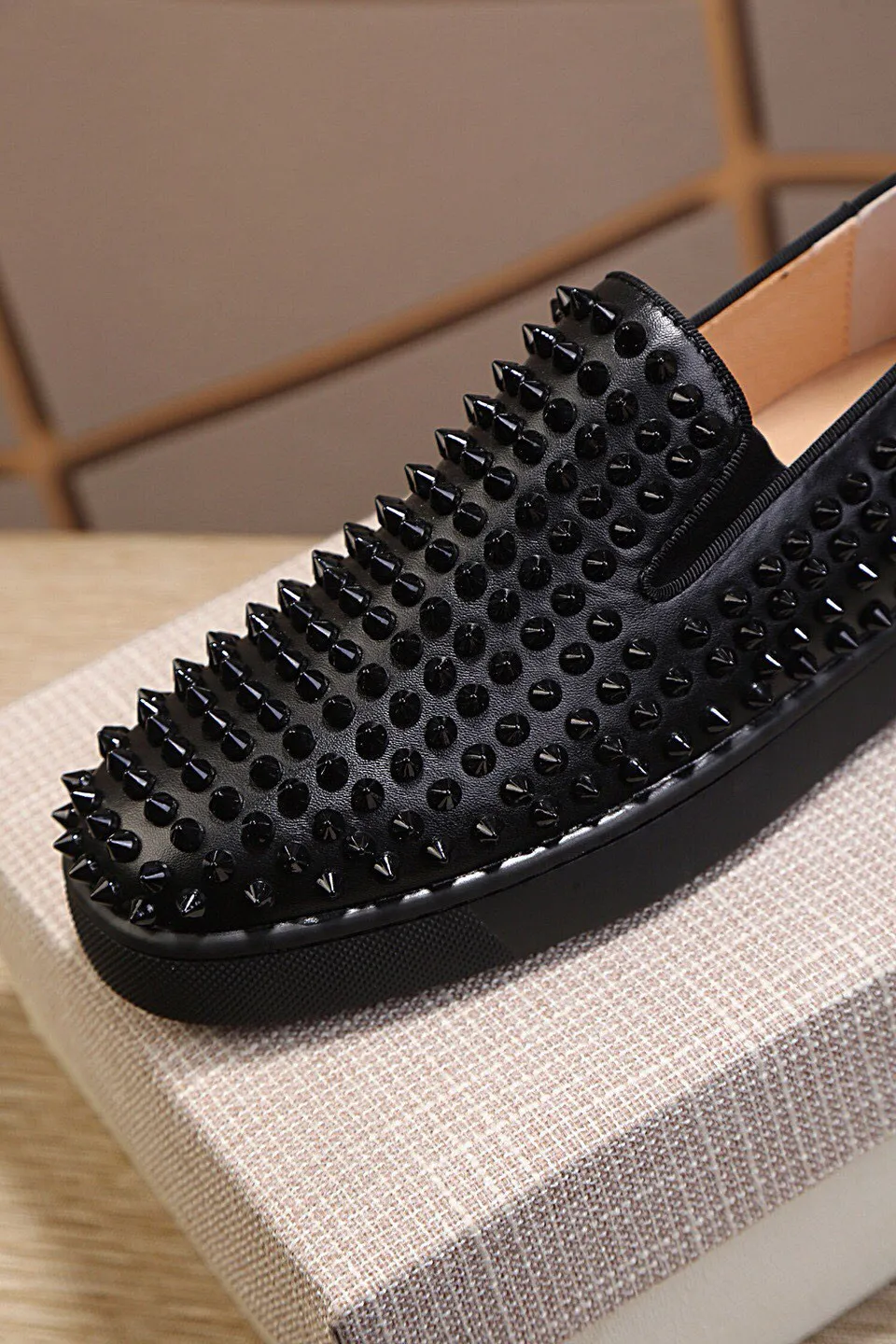 Men's shoes💰: 460💰christian louboutin (CL red sole shoes) counter nail series, high-top casual sneakers for couples📢 📢 📢 Exclusive hot style release🎈🎈💪Movable latex feet👻Finished outsole line [Proud]😝Female 35-40#Male 38#-46, global supply😝 [Top version]: Original imported cowhide upper, top original leather lining, original molded TPU outsole, original 1:1 detail processing, original shoe last.